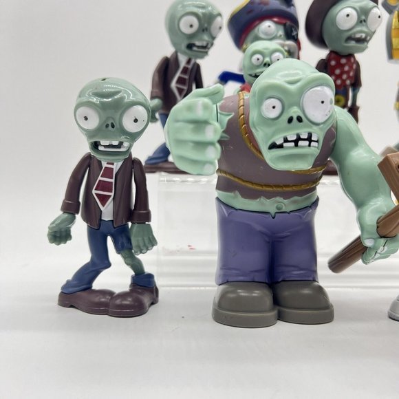 Plants VS. Zombies Action Figures Lot Of 8 EA Sports 2018-2020 Toys Video‎ Game - Picture 3 of 6